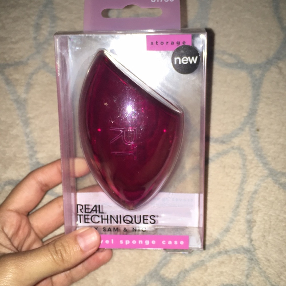 Real Techniques sponge case